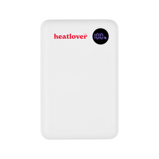 The white Heatlover 10K USB-C battery from the front, its charge display reading 100%.